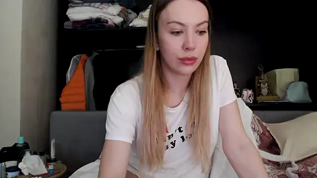 Snapshot of Scarlettford chatting on 09/24/25, 01:25 Scarlettford online show from 09/24/25, 01:25