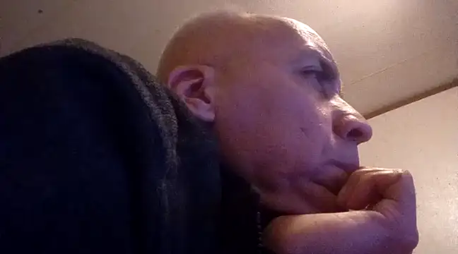 Xoc8  online show from 03/01/25, 06:57