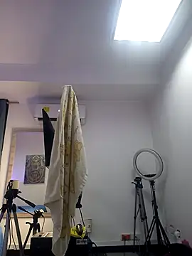 Snapshot of AnthonelaDuque chatting on 02/19/25, 11:38 AnthonelaDuque online show from 02/19/25, 11:38