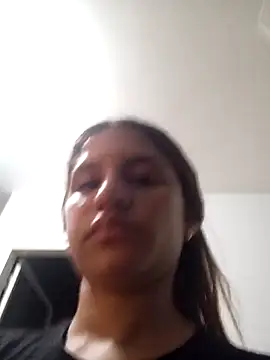 Snapshot of AnthonelaDuque chatting on 02/21/25, 01:22 AnthonelaDuque online show from 02/21/25, 01:22