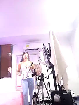 Snapshot of AnthonelaDuque chatting on 02/25/25, 12:03 AnthonelaDuque online show from 02/25/25, 12:03