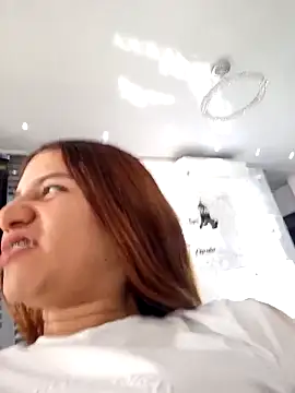 Snapshot of AnthonelaDuque chatting on 03/03/25, 08:00 AnthonelaDuque online show from 03/03/25, 08:00