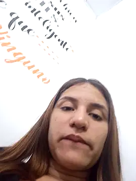 Snapshot of AnthonelaDuque chatting on 03/06/25, 07:43 AnthonelaDuque online show from 03/06/25, 07:43