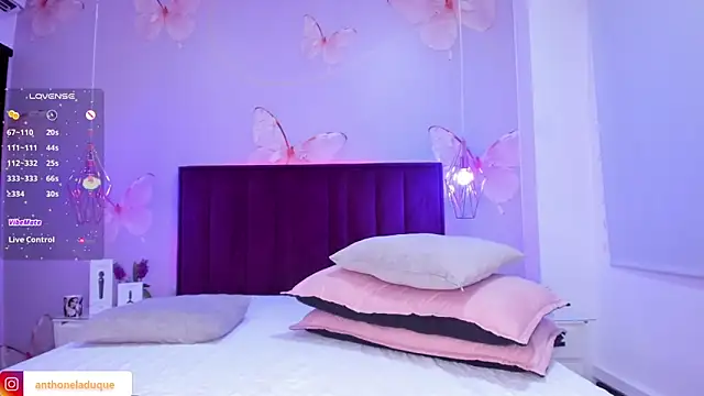 Snapshot of AnthonelaDuque chatting on 03/10/25, 02:59 AnthonelaDuque online show from 03/10/25, 02:59