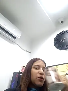 Snapshot of AnthonelaDuque chatting on 03/18/25, 11:41 AnthonelaDuque online show from 03/18/25, 11:41