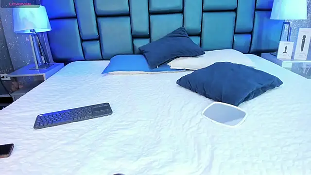 Snapshot of AnthonelaDuque chatting on 09/14/25, 12:04 AnthonelaDuque online show from 09/14/25, 12:04