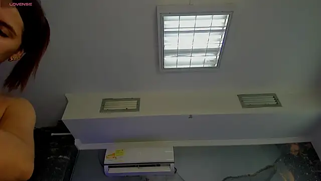 Snapshot of AnthonelaDuque chatting on 09/29/25, 11:48 AnthonelaDuque online show from 09/29/25, 11:48