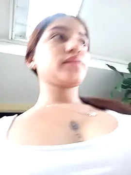 Snapshot of AnthonelaDuque chatting on 10/03/25, 11:51 AnthonelaDuque online show from 10/03/25, 11:51