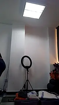 Snapshot of AnthonelaDuque chatting on 11/09/25, 11:41 AnthonelaDuque online show from 11/09/25, 11:41