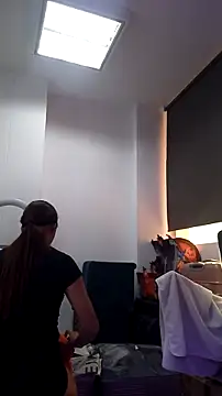 Snapshot of AnthonelaDuque chatting on 11/11/25, 11:32 AnthonelaDuque online show from 11/11/25, 11:32