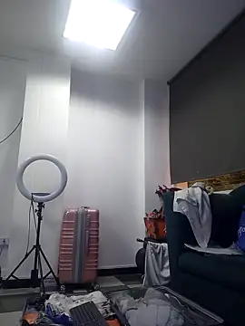 Snapshot of AnthonelaDuque chatting on 11/28/25, 11:35 AnthonelaDuque online show from 11/28/25, 11:35