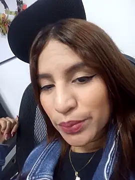 Snapshot of AnthonelaDuque chatting on 12/16/25, 12:48 AnthonelaDuque online show from 12/16/25, 12:48