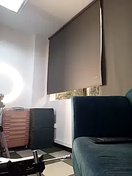 Snapshot of AnthonelaDuque chatting on 12/17/25, 11:38 AnthonelaDuque online show from 12/17/25, 11:38