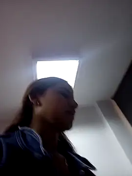 Snapshot of AnthonelaDuque chatting on 12/18/25, 11:38 AnthonelaDuque online show from 12/18/25, 11:38