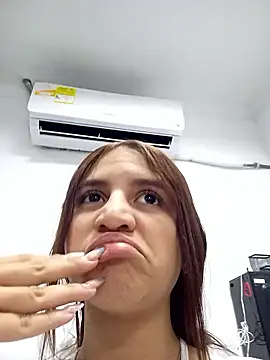 Snapshot of AnthonelaDuque chatting on 01/12/26, 11:26 AnthonelaDuque online show from 01/12/26, 11:26