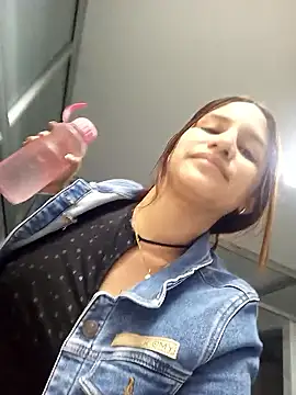 Snapshot of AnthonelaDuque chatting on 01/17/26, 11:26 AnthonelaDuque online show from 01/17/26, 11:26