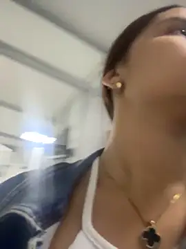 Snapshot of AnthonelaDuque chatting on 02/01/26, 11:42 AnthonelaDuque online show from 02/01/26, 11:42