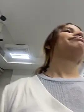 Snapshot of AnthonelaDuque chatting on 02/10/26, 11:36 AnthonelaDuque online show from 02/10/26, 11:36