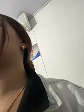 Snapshot of AnthonelaDuque chatting on 02/25/26, 11:42 AnthonelaDuque online show from 02/25/26, 11:42