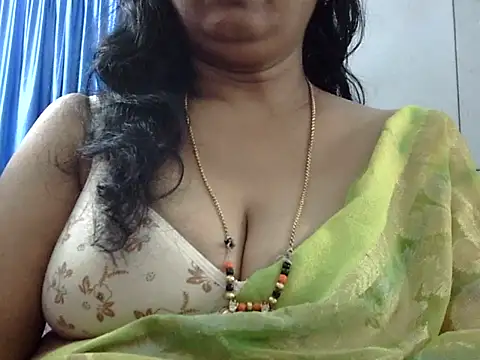 Snapshot of Vijji-telugu chatting on 09/15/25, 04:40 Vijji-telugu online show from 09/15/25, 04:40