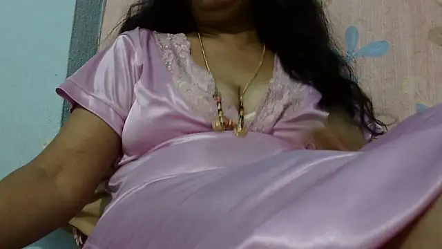 Snapshot of Vijji-telugu chatting on 05/08/26, 04:56 Vijji-telugu online show from 05/08/26, 04:56