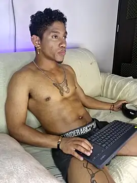 Snapshot of Palo_santo chatting on 05/25/26, 05:19 Palo santo online show from 05/25/26, 05:19