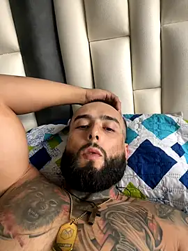 Snapshot of alito998 chatting on 12/16/25, 08:36 alito998 online show from 12/16/25, 08:36