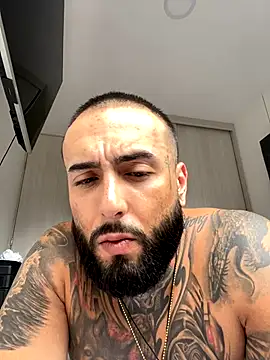 Snapshot of alito998 chatting on 12/18/25, 07:09 alito998 online show from 12/18/25, 07:09