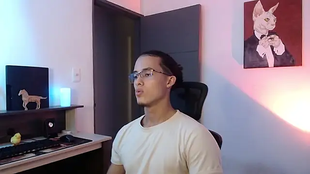 Snapshot of alejo_x3 chatting on 12/27/24, 11:21 alejo x3 online show from 12/27/24, 11:21