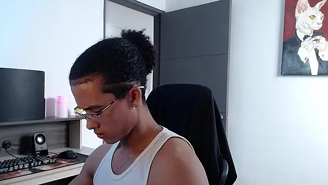 Snapshot of alejo_x3 chatting on 02/20/25, 05:40 alejo x3 online show from 02/20/25, 05:40