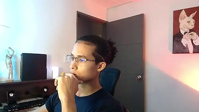 Snapshot of alejo_x3 chatting on 02/28/25, 03:48 alejo x3 online show from 02/28/25, 03:48