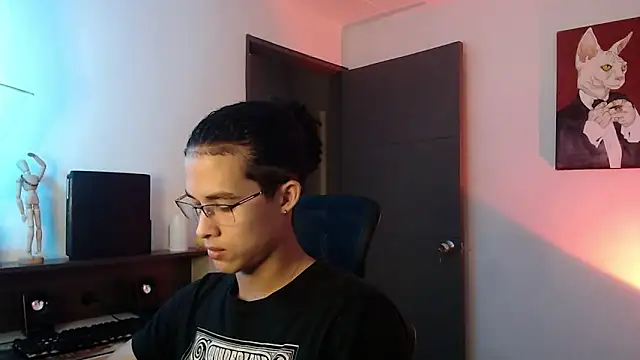 Snapshot of alejo_x3 chatting on 03/01/25, 03:43 alejo x3 online show from 03/01/25, 03:43