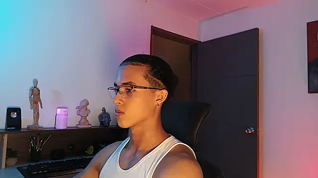 Snapshot of alejo_x3 chatting on 09/24/25, 11:52 alejo x3 online show from 09/24/25, 11:52