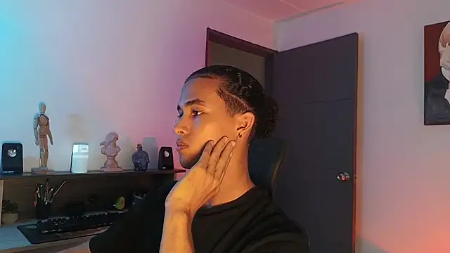 Snapshot of alejo_x3 chatting on 09/26/25, 10:25 alejo x3 online show from 09/26/25, 10:25