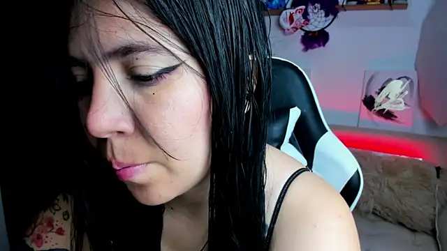 AilynRed online show from 11/23/25, 01:49