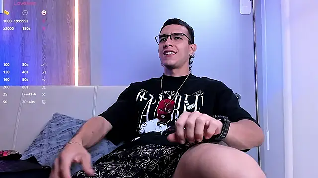 Snapshot of SymonPrince chatting on 10/30/25, 09:59 SymonPrince online show from 10/30/25, 09:59