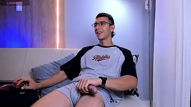 Snapshot of SymonPrince chatting on 11/30/25, 01:09 SymonPrince online show from 11/30/25, 01:09