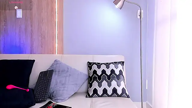 Snapshot of SymonPrince chatting on 11/30/25, 06:12 SymonPrince online show from 11/30/25, 06:12