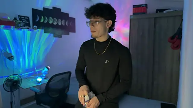 Kisan Smith online show from 10/21/25, 03:29