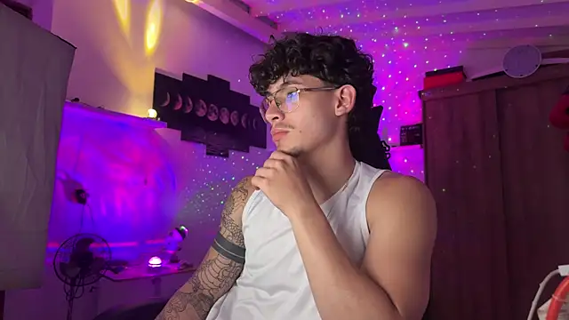 Kisan Smith online show from 04/23/26, 04:24