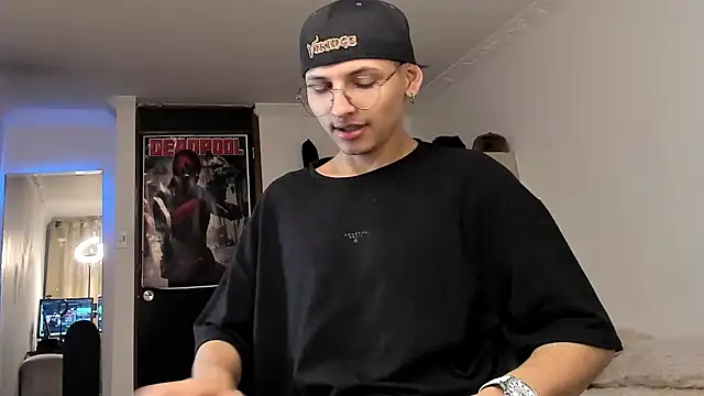 a lejandro 0 8 online show from 12/21/24, 08:28