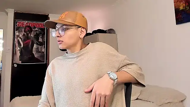 a lejandro 0 8 online show from 12/24/24, 06:33