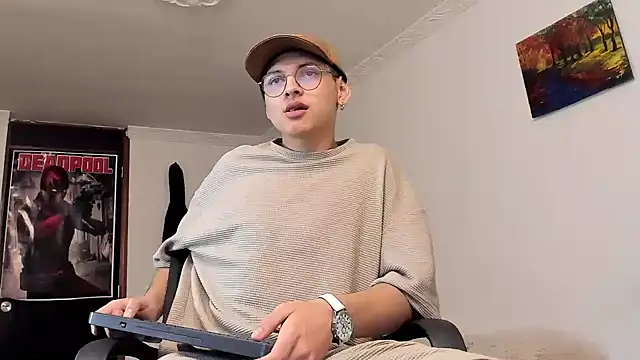 a lejandro 0 8 online show from 12/25/24, 03:50