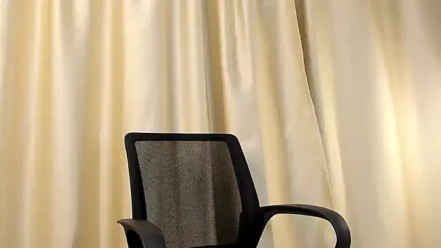 a lejandro 0 8 online show from 01/15/25, 07:05