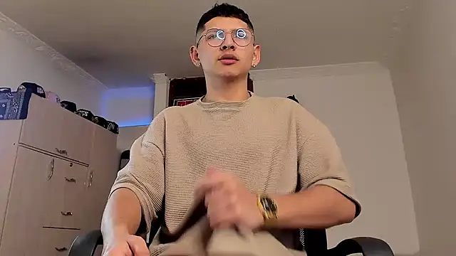 a lejandro 0 8 online show from 01/21/25, 10:19