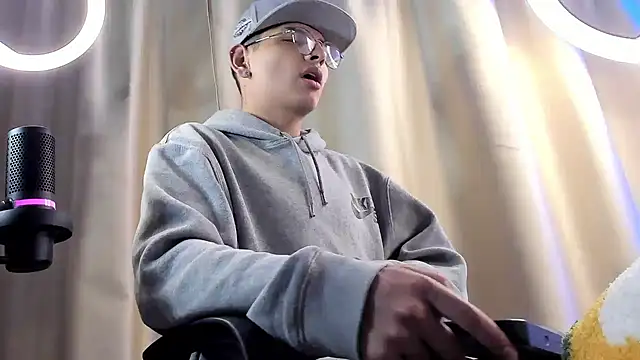 a lejandro 0 8 online show from 02/05/25, 04:06