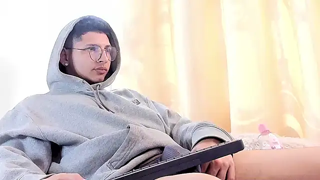 a lejandro 0 8 online show from 02/09/25, 07:41