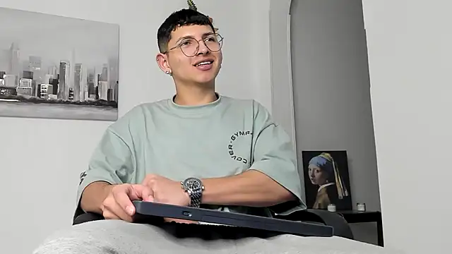 a lejandro 0 8 online show from 03/07/25, 06:24