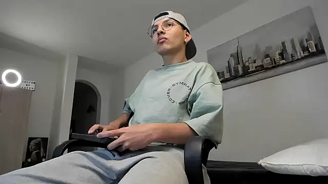 a lejandro 0 8 online show from 03/11/25, 06:21