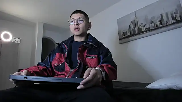 a lejandro 0 8 online show from 03/13/25, 11:49